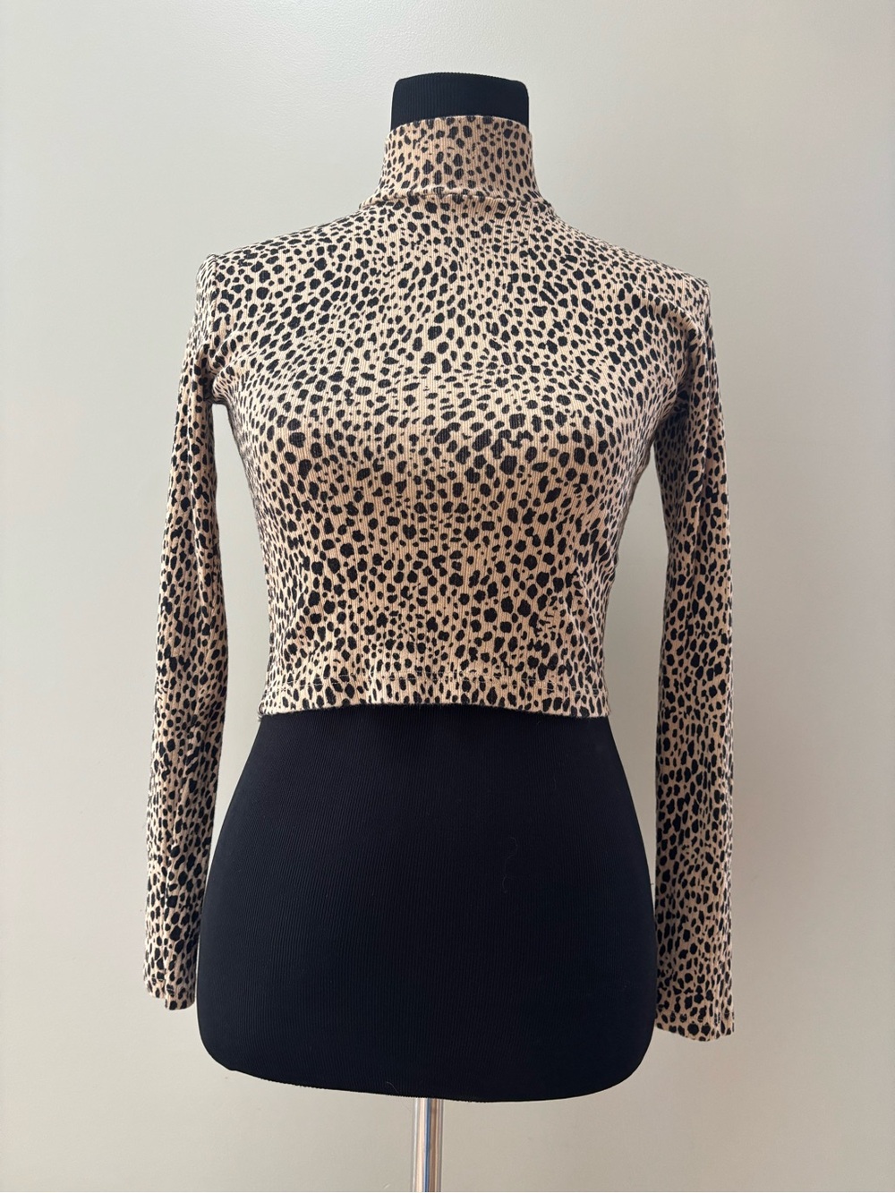 Brandy Melville Cheetah Print Ribbed Turtleneck Top